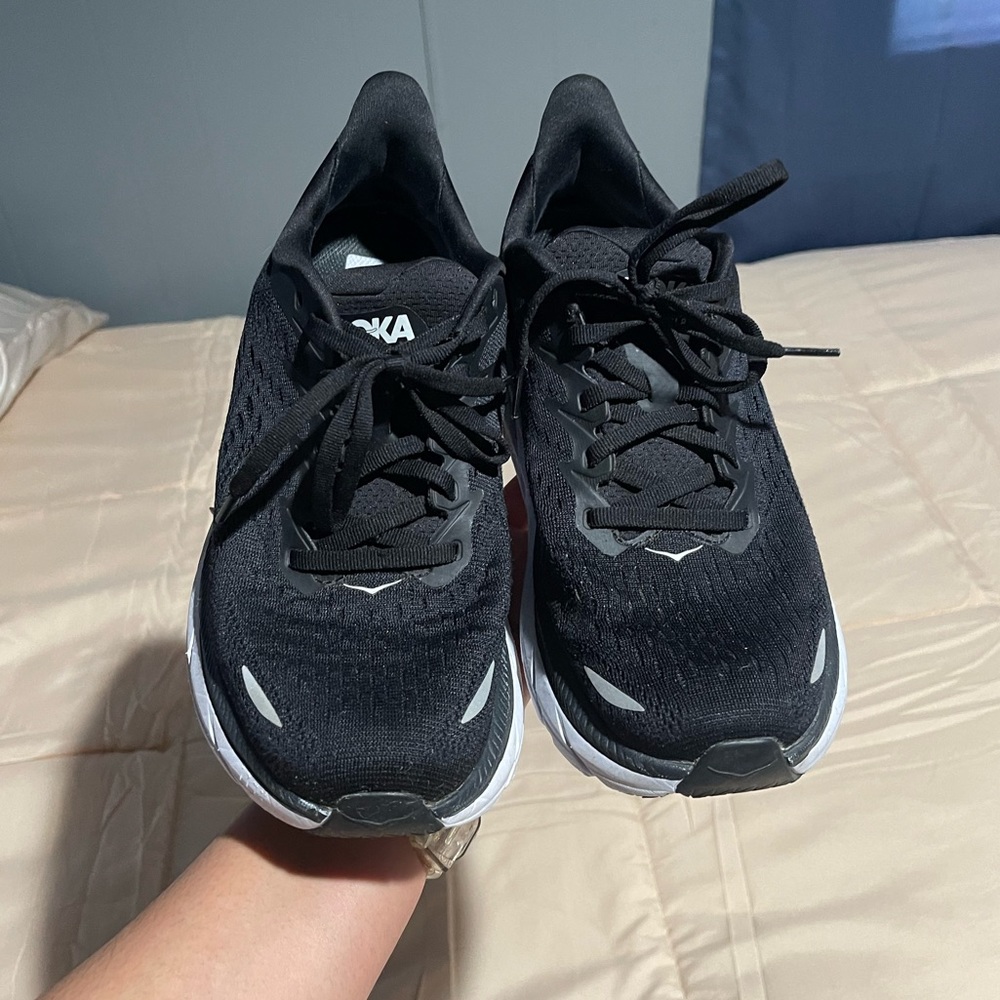 Hoka Clifton 8 running shoe size 8B regular width